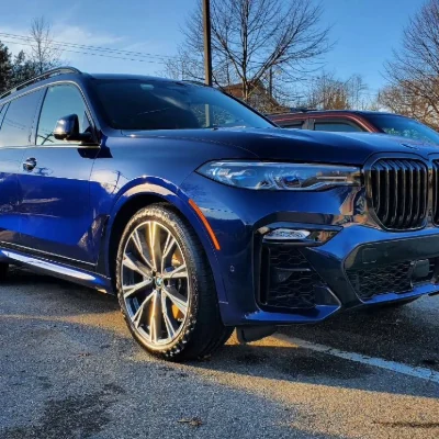 A dark blue BMW X7 photographed front three-quarter after detailing
